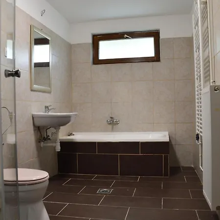 Haus Im Zentrum R 6 Schlafzimmer 10 Pax Appartement