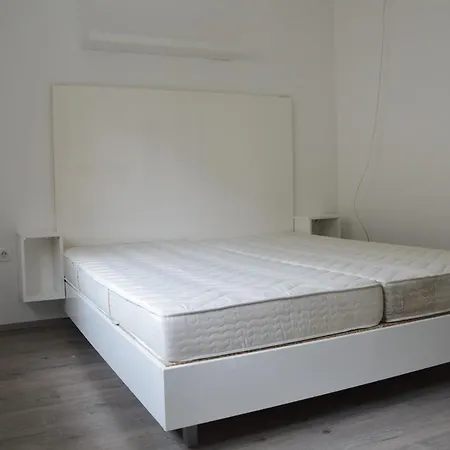 Haus Im Zentrum R 6 Schlafzimmer 10 Pax Appartement Szombathely